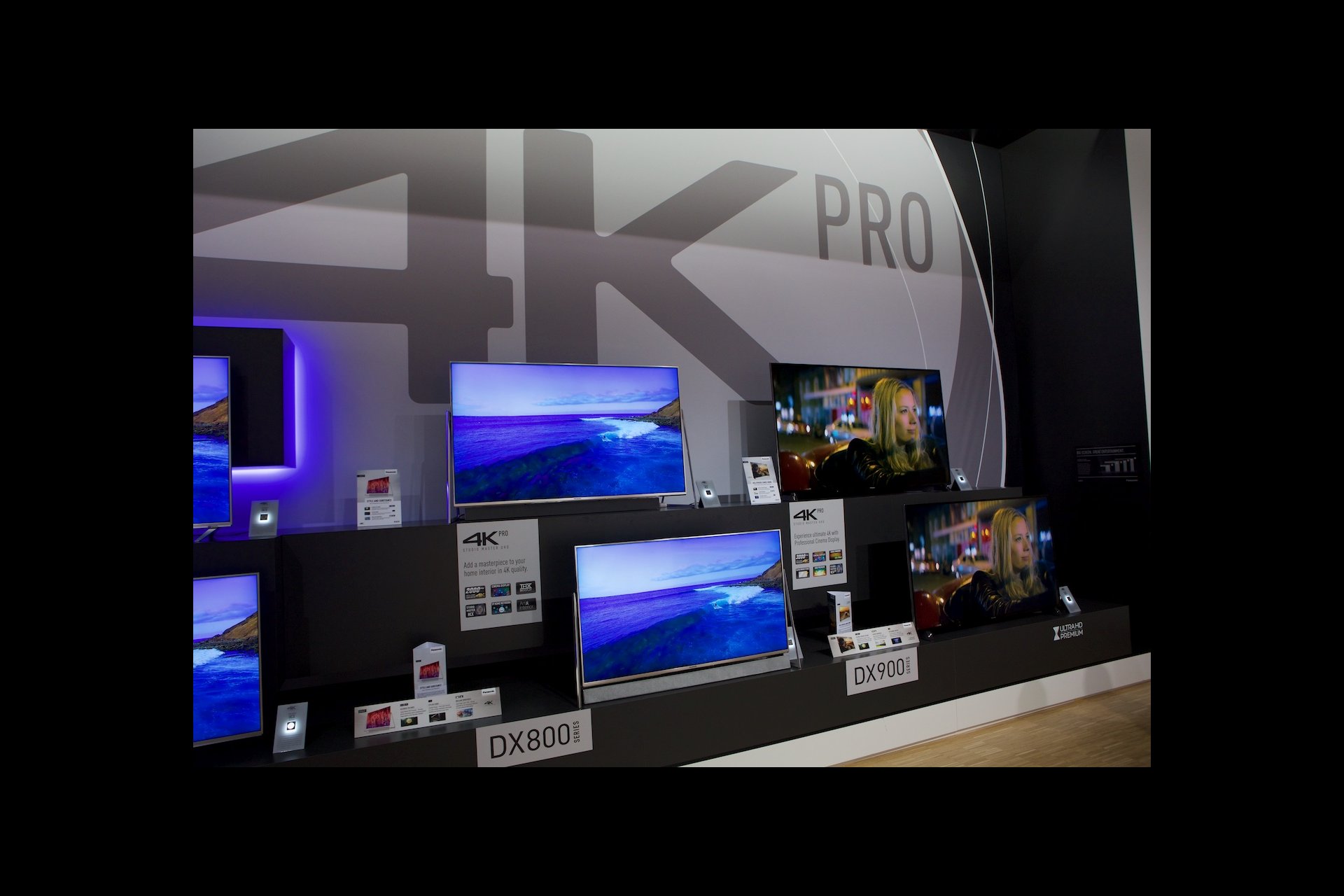 Vor allem im Premium-Segment gibt Panasonic mächtig Gas, die neuen LED-LCDs aus der DXC904-Serie bringen beste Bildqualität ins Wohnzimmer. Natürlich in UHD und ganz neu auch mit HDR (High Dynamic Range). Die HDR-Technik bringt noch mehr Kontrastumfang.